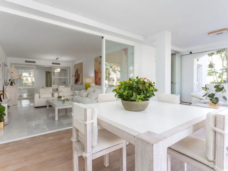 Discover luxury and comfort in this exclusive ground floor apartment in the prestigious urbanization of Las Adelfas!.
