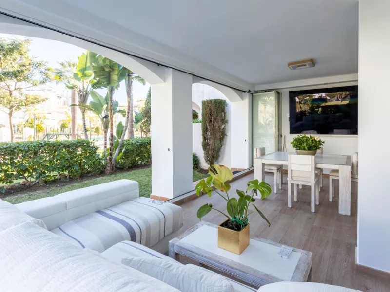 Discover luxury and comfort in this exclusive ground floor apartment in the prestigious urbanization of Las Adelfas!.