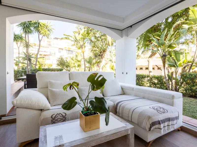 Discover luxury and comfort in this exclusive ground floor apartment in the prestigious urbanization of Las Adelfas!.