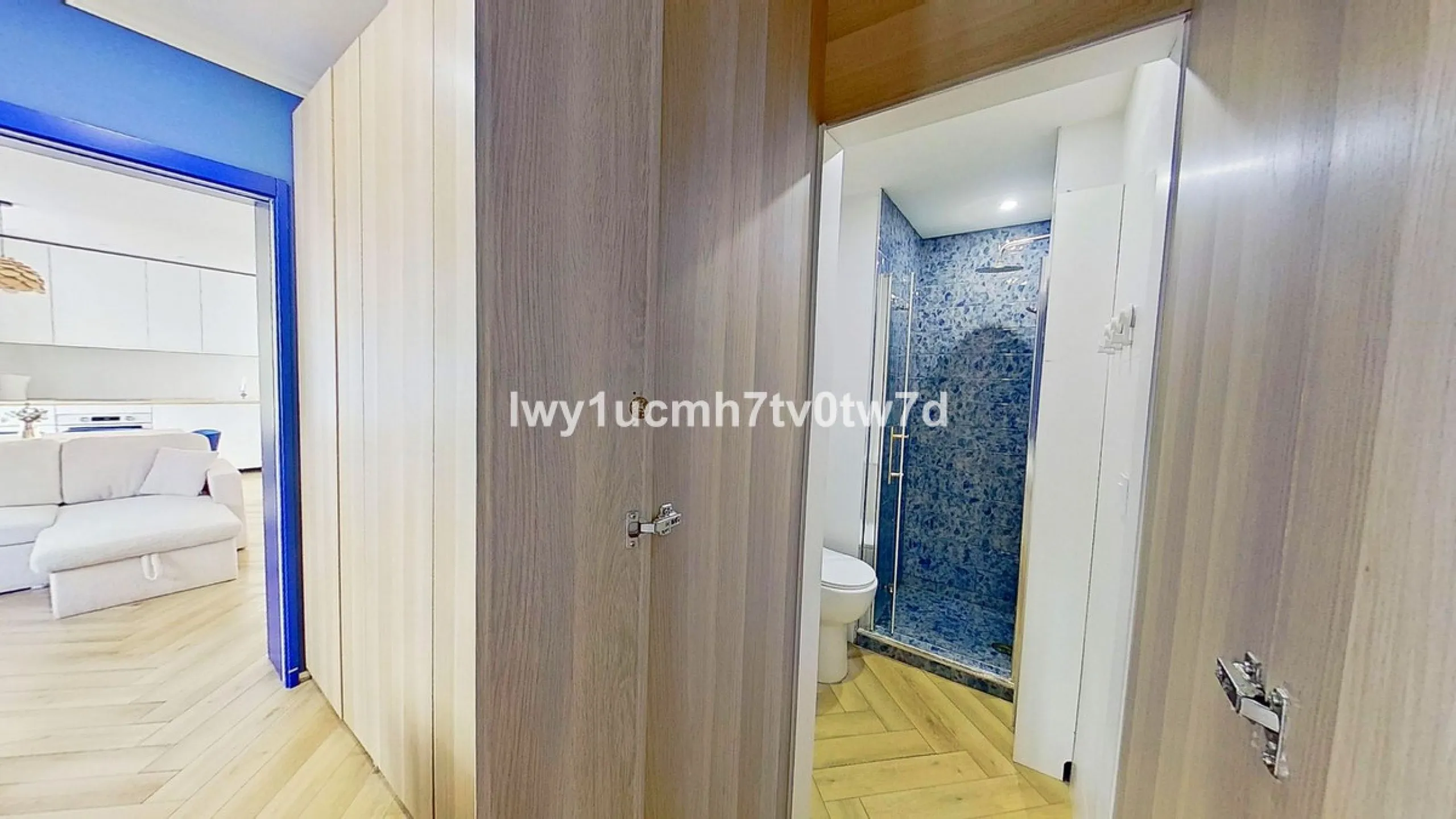 We are pleased to present this EXCLUSIVE 72 m² flat, renovated for maximum comfort in one of the most sought-after areas of Malaga, where there are 300 days of sunshine a year and a mild climate all year round. Discover your new home in the heart of Malag