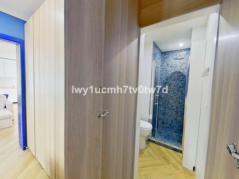 We are pleased to present this EXCLUSIVE 72 m² flat, renovated for maximum comfort in one of the most sought-after areas of Malaga, where there are 300 days of sunshine a year and a mild climate all year round. Discover your new home in the heart of Malag