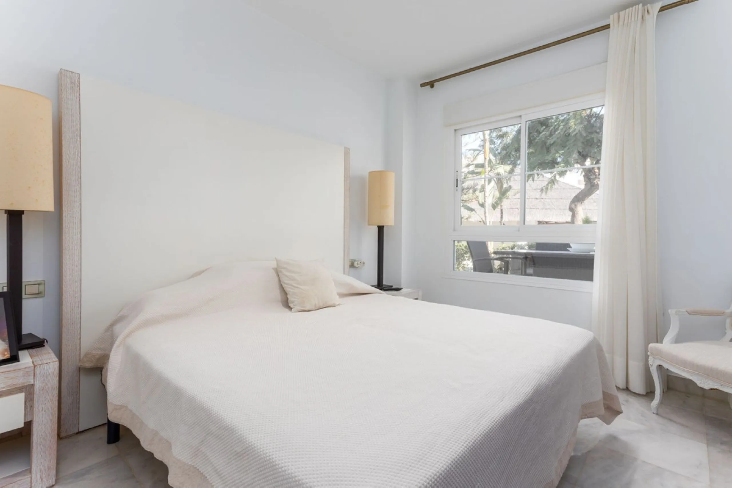 Discover luxury and comfort in this exclusive ground floor apartment in the prestigious urbanization of Las Adelfas!.