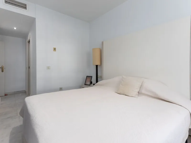 Discover luxury and comfort in this exclusive ground floor apartment in the prestigious urbanization of Las Adelfas!.