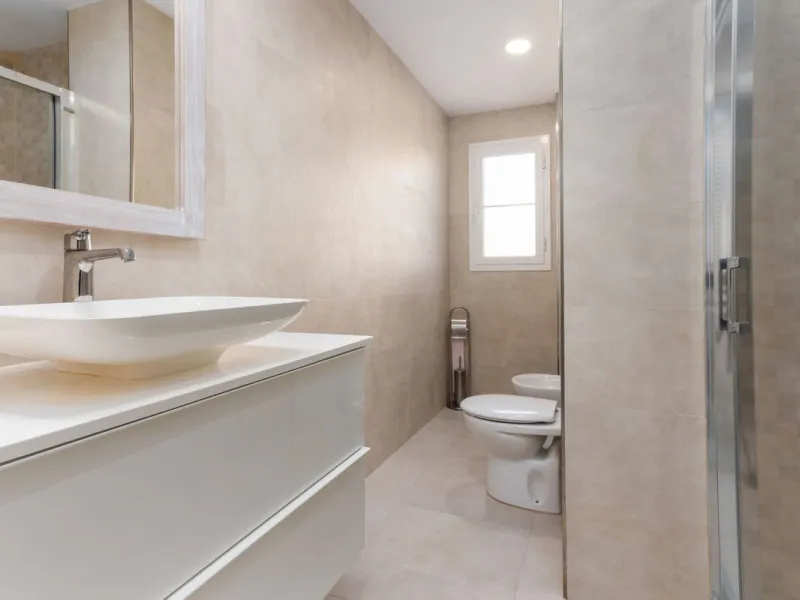 Discover luxury and comfort in this exclusive ground floor apartment in the prestigious urbanization of Las Adelfas!.