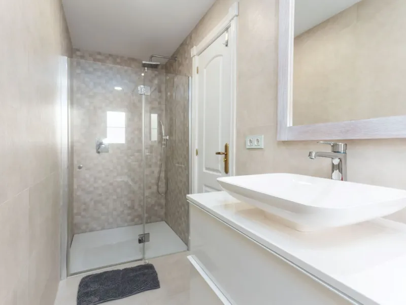 Discover luxury and comfort in this exclusive ground floor apartment in the prestigious urbanization of Las Adelfas!.