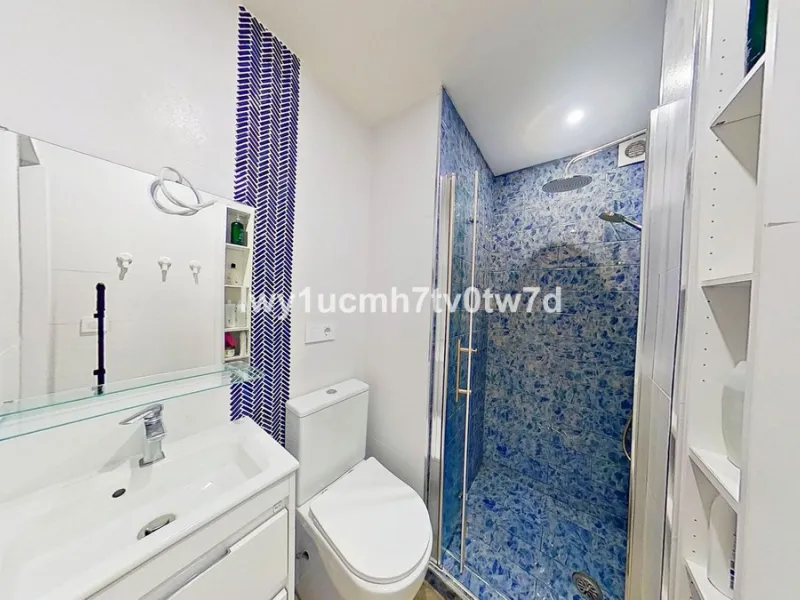 We are pleased to present this EXCLUSIVE 72 m² flat, renovated for maximum comfort in one of the most sought-after areas of Malaga, where there are 300 days of sunshine a year and a mild climate all year round. Discover your new home in the heart of Malag
