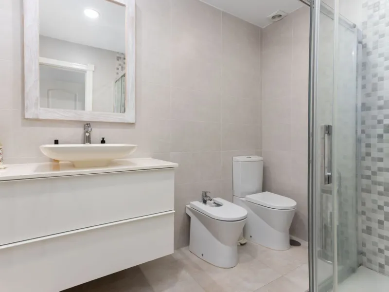 Discover luxury and comfort in this exclusive ground floor apartment in the prestigious urbanization of Las Adelfas!.
