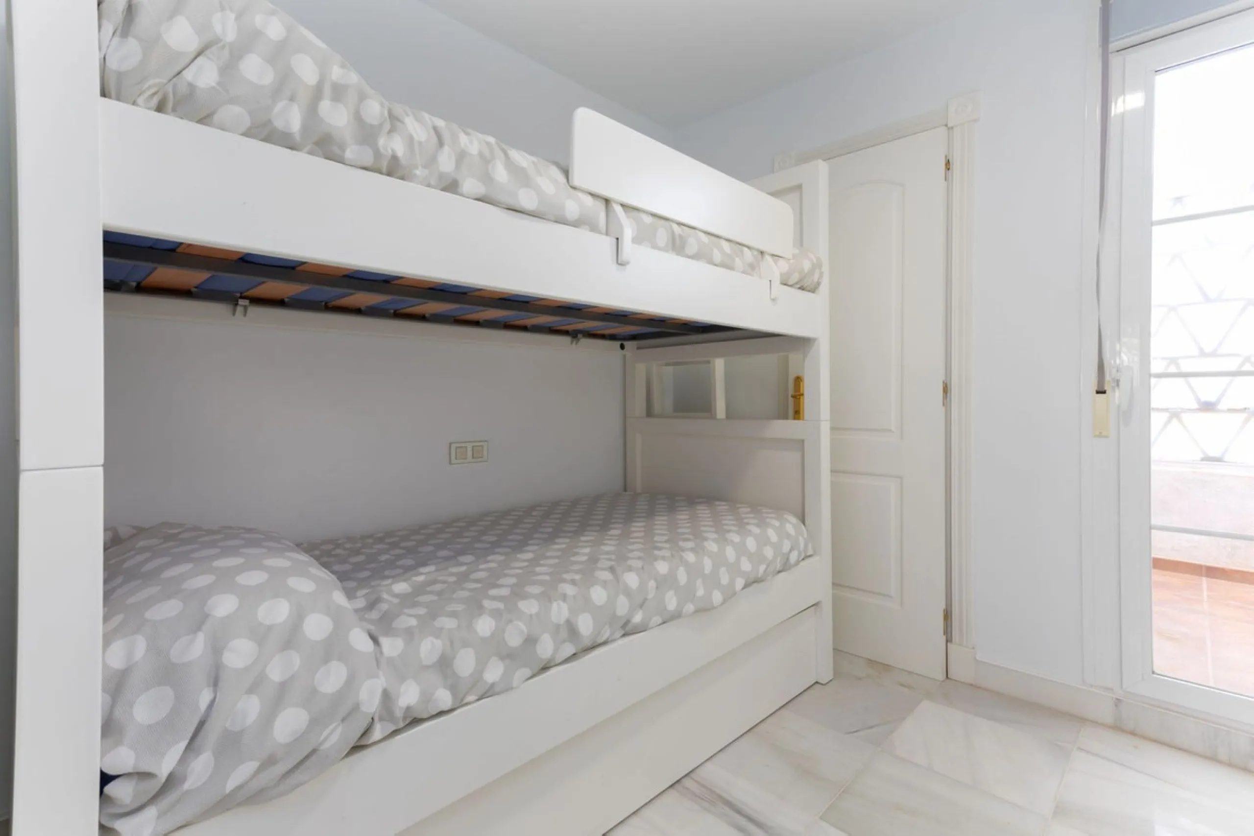 Discover luxury and comfort in this exclusive ground floor apartment in the prestigious urbanization of Las Adelfas!.