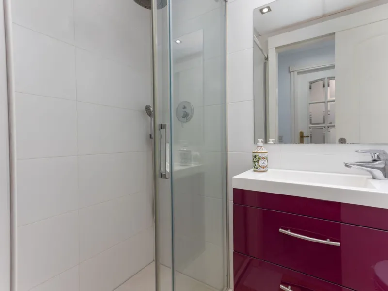 Discover luxury and comfort in this exclusive ground floor apartment in the prestigious urbanization of Las Adelfas!.