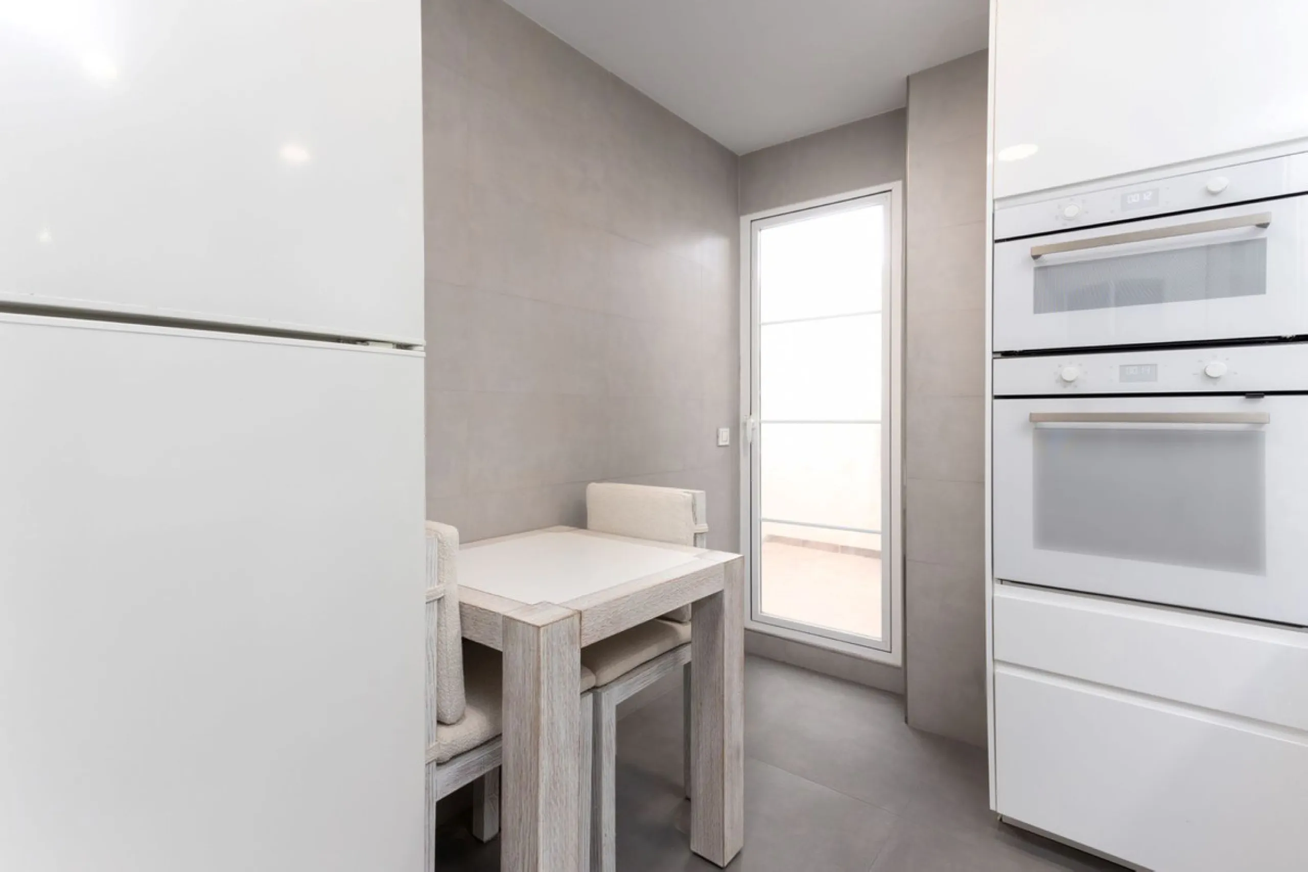 Discover luxury and comfort in this exclusive ground floor apartment in the prestigious urbanization of Las Adelfas!.