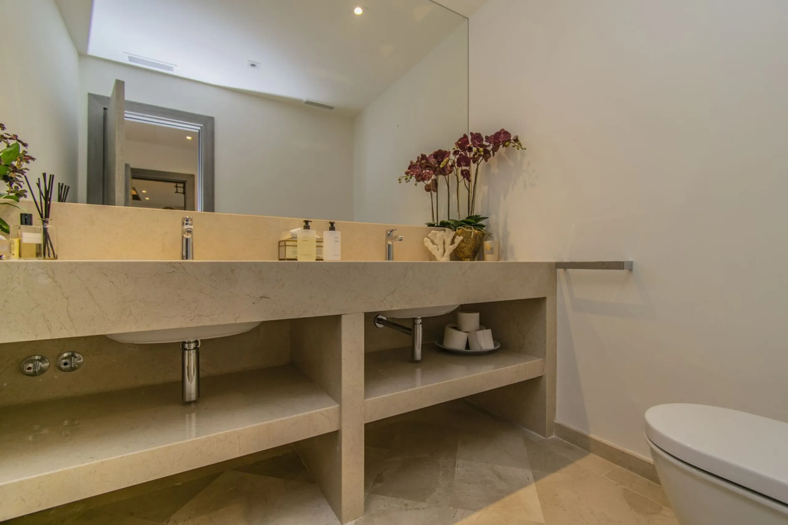 GREAT LUXURY PROPERTY IN MARBELLA WITH SEA VIEWS