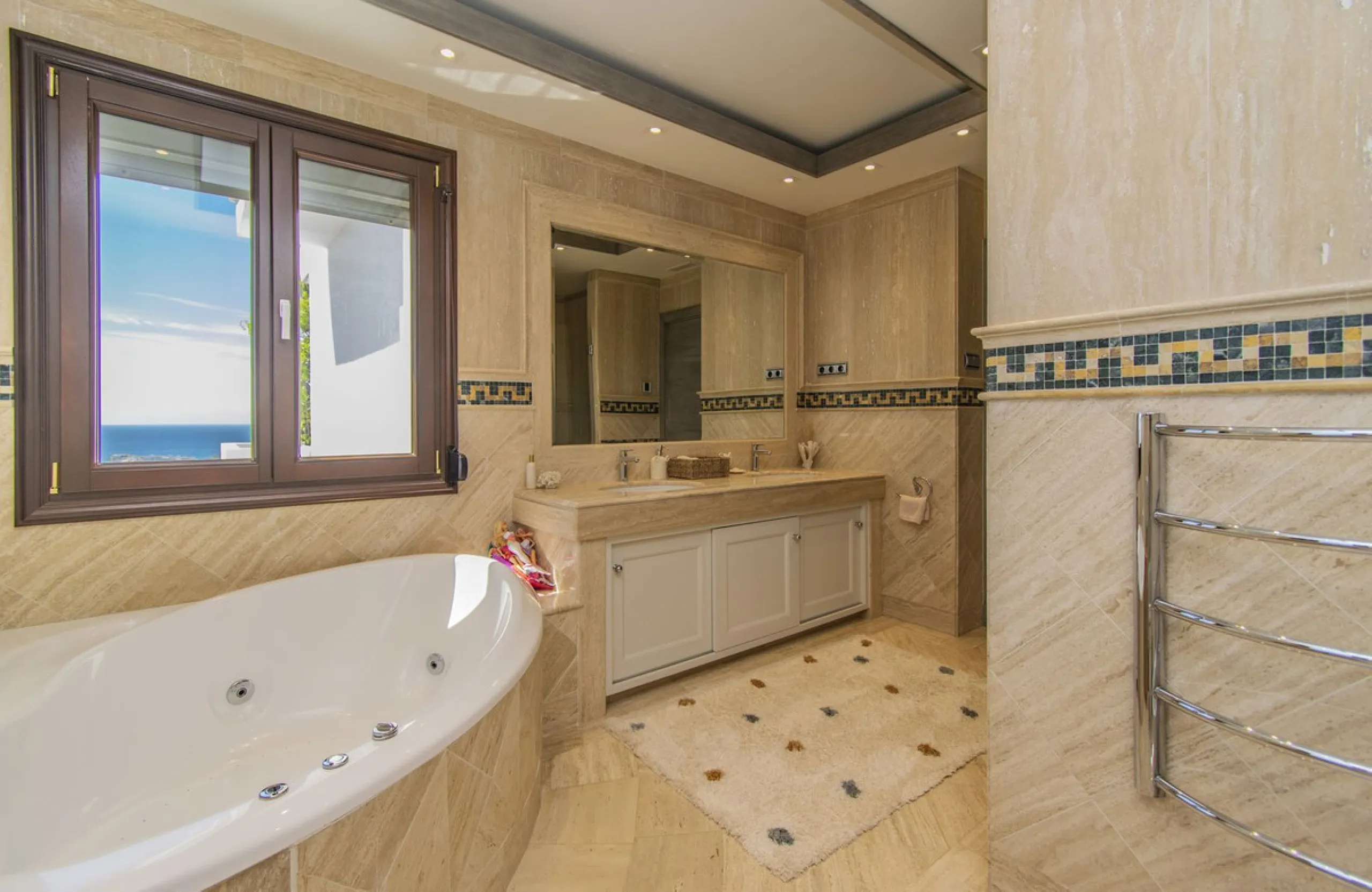 GREAT LUXURY PROPERTY IN MARBELLA WITH SEA VIEWS