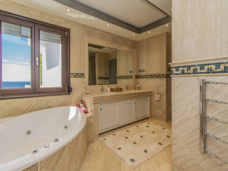 GREAT LUXURY PROPERTY IN MARBELLA WITH SEA VIEWS