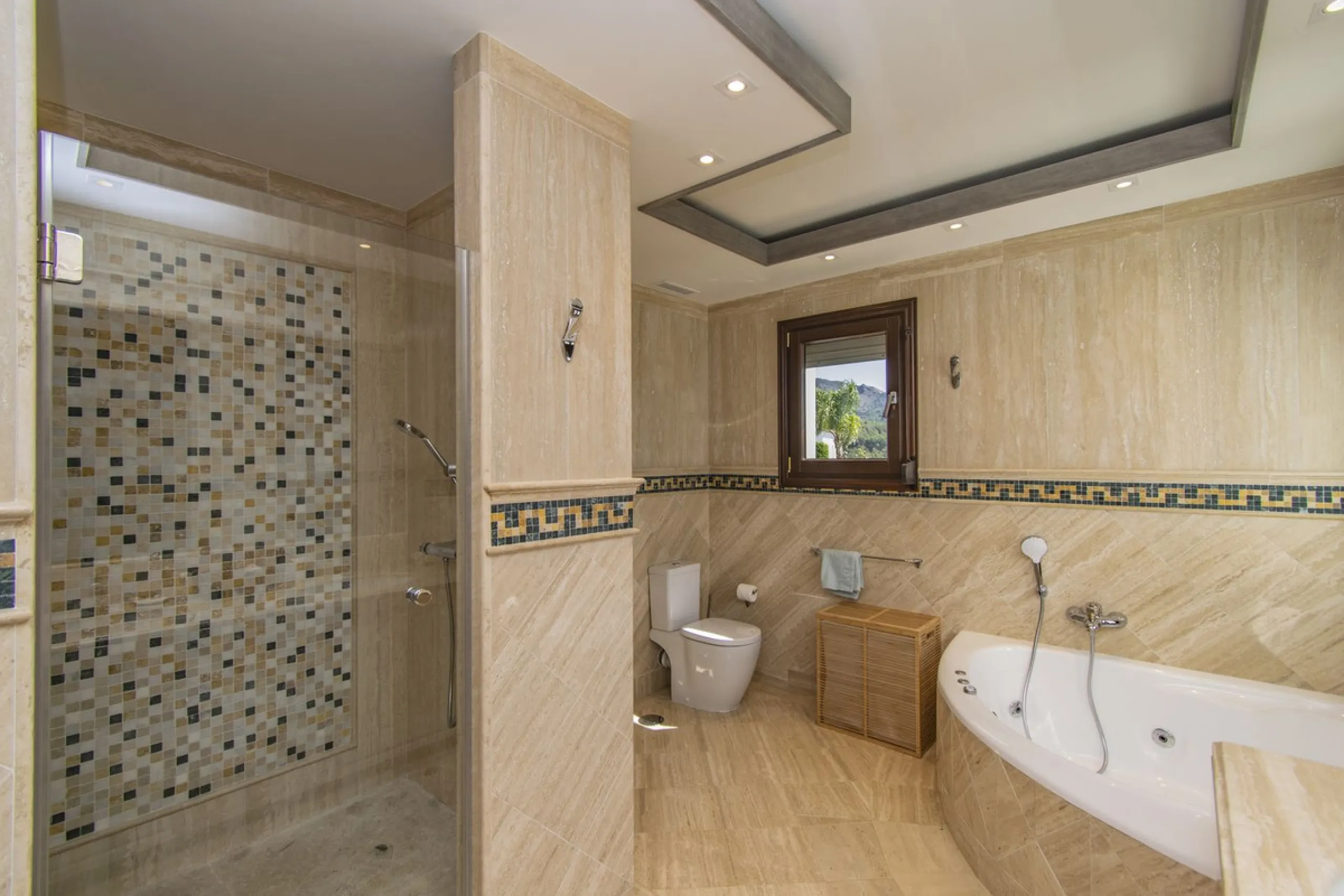 GREAT LUXURY PROPERTY IN MARBELLA WITH SEA VIEWS