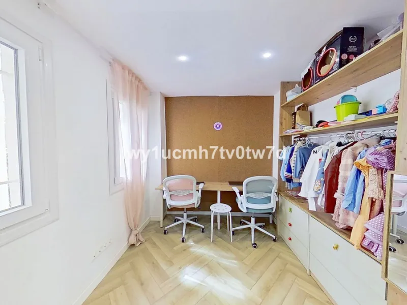 We are pleased to present this EXCLUSIVE 72 m² flat, renovated for maximum comfort in one of the most sought-after areas of Malaga, where there are 300 days of sunshine a year and a mild climate all year round. Discover your new home in the heart of Malag