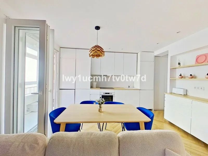 We are pleased to present this EXCLUSIVE 72 m² flat, renovated for maximum comfort in one of the most sought-after areas of Malaga, where there are 300 days of sunshine a year and a mild climate all year round. Discover your new home in the heart of Malag