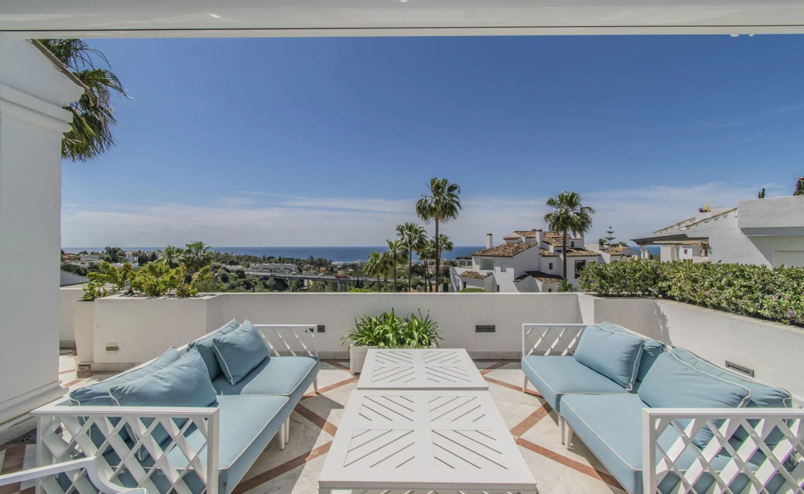 GREAT LUXURY PROPERTY IN MARBELLA WITH SEA VIEWS