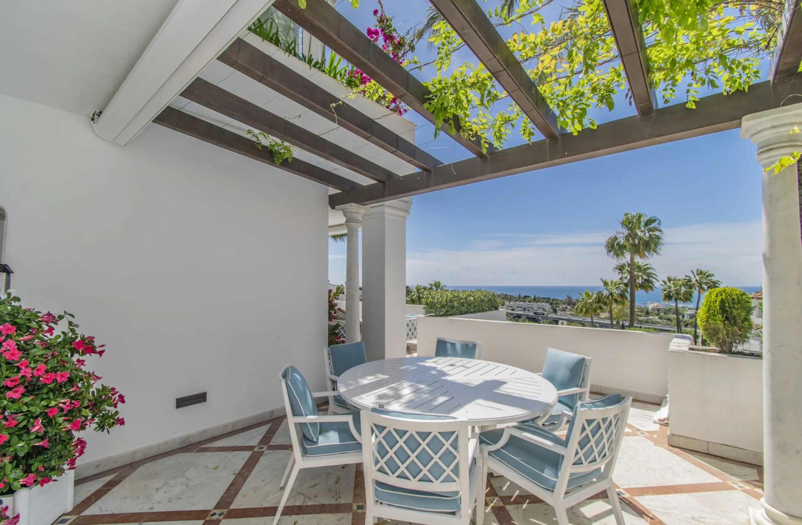 GREAT LUXURY PROPERTY IN MARBELLA WITH SEA VIEWS