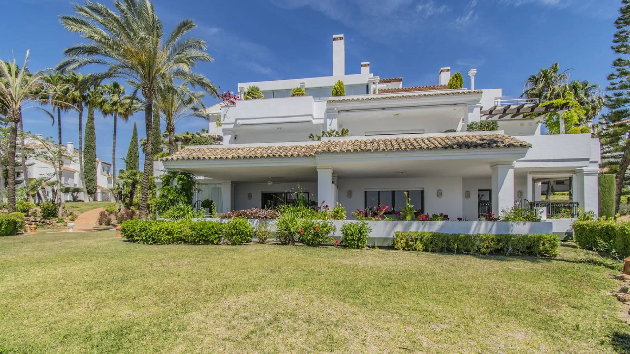GREAT LUXURY PROPERTY IN MARBELLA WITH SEA VIEWS