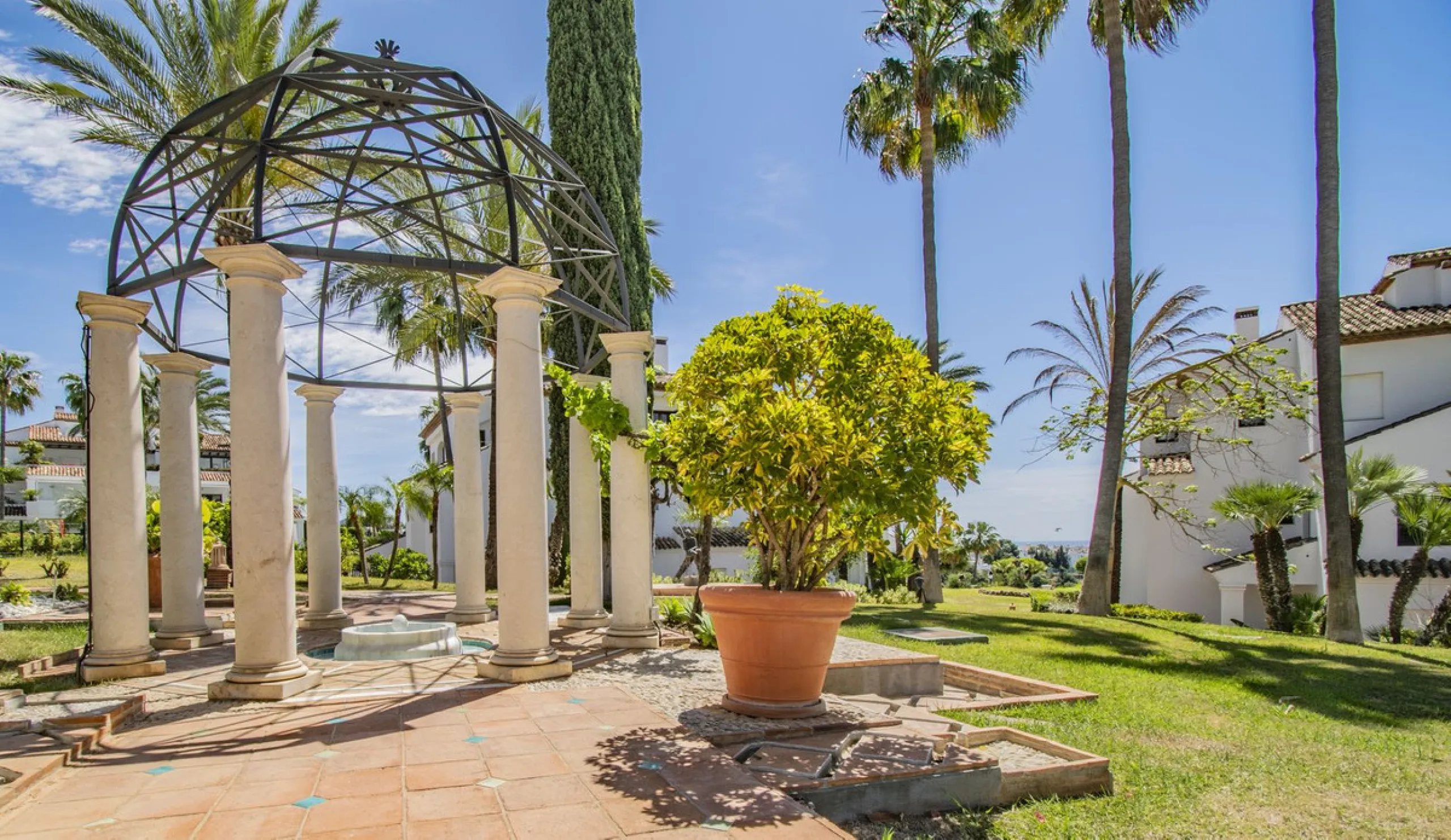 GREAT LUXURY PROPERTY IN MARBELLA WITH SEA VIEWS