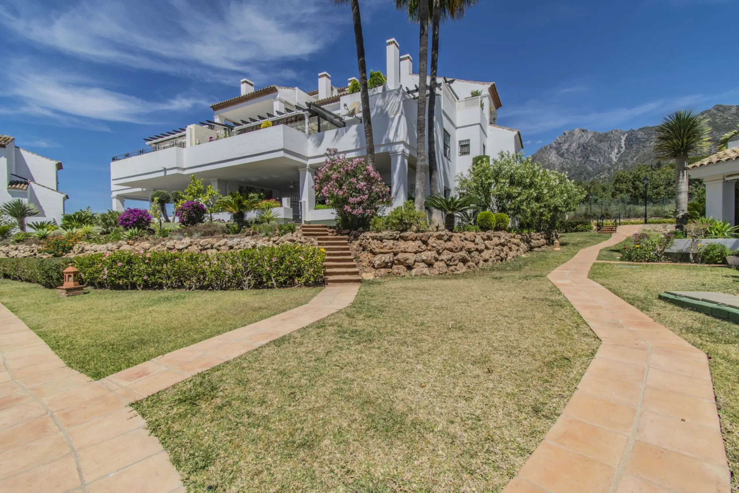 GREAT LUXURY PROPERTY IN MARBELLA WITH SEA VIEWS
