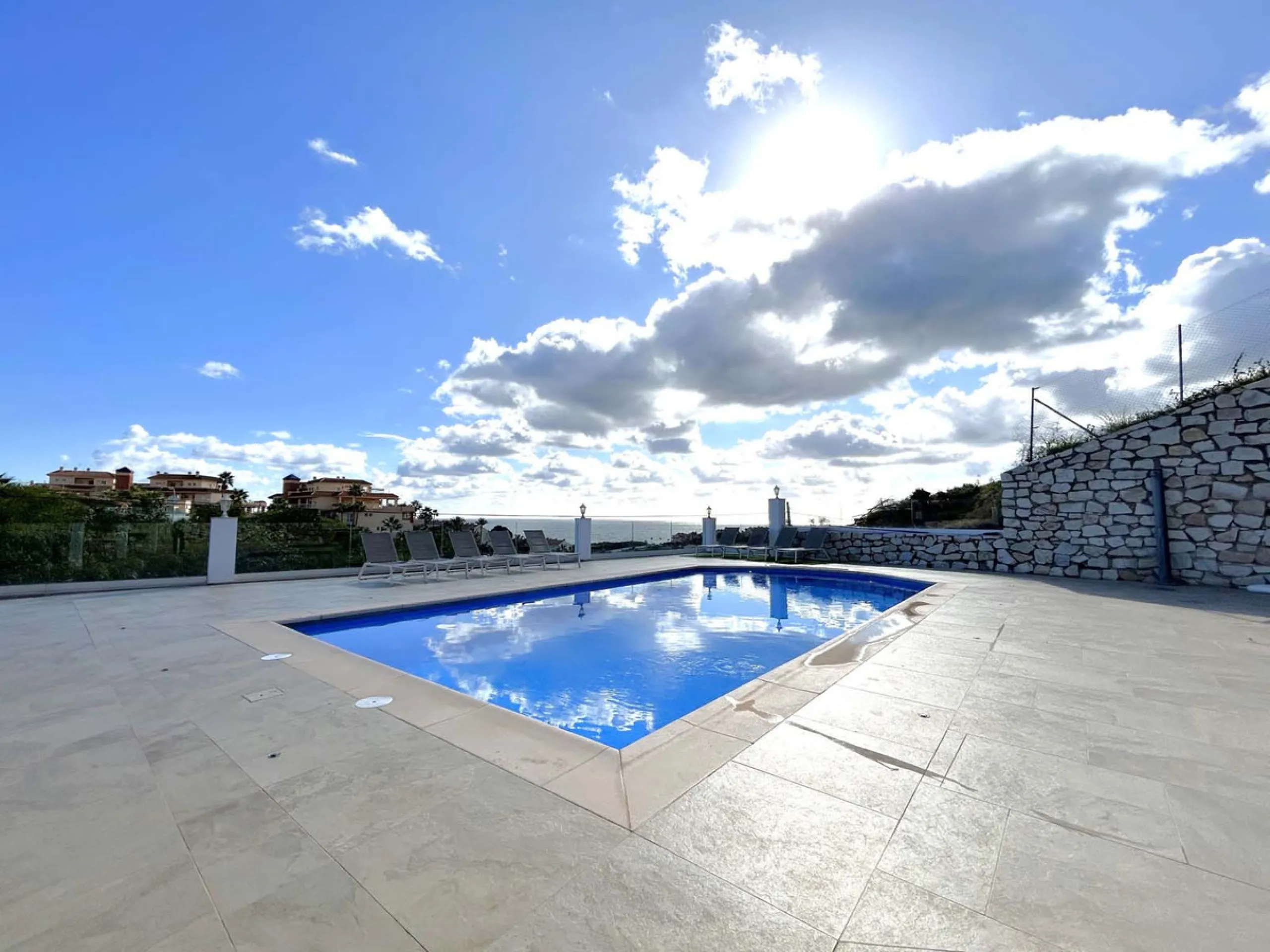 Located in the beautiful area of El Faro, Mijas, this stunning villa offers the perfect blend of luxury and convenience. Just minutes from shops, restaurants, and the beach, the villa provides a peaceful yet accessible retreat. With breathtaking views of 