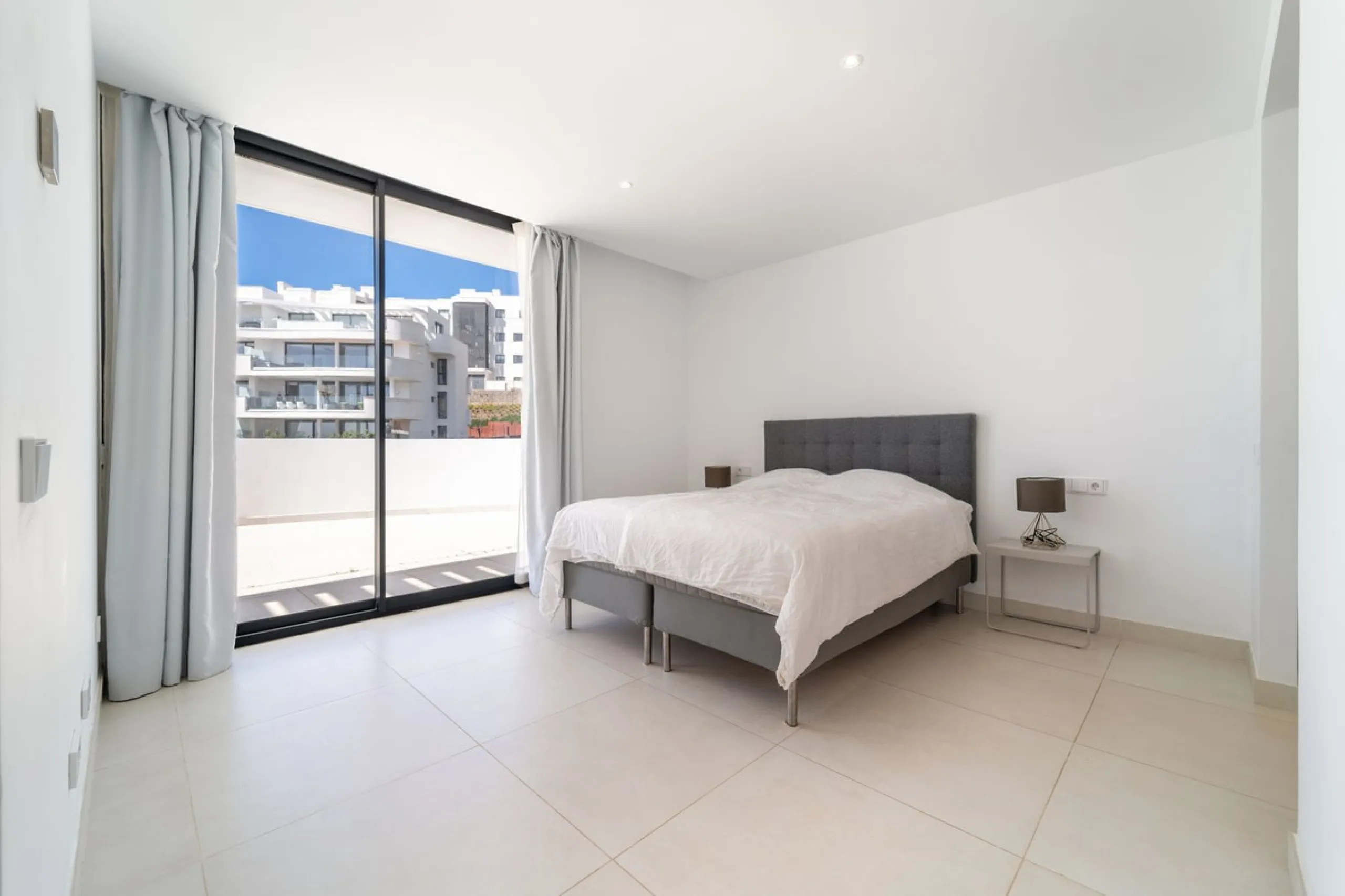 Luxury west facing penthouse, located in the exclusive urbanization of Higuerón West. Consists of entrance, hall way, spacious living-dining room with floor to ceiling glass sliding doors leading out to a large wrap around terrace of 158m2, with views of 