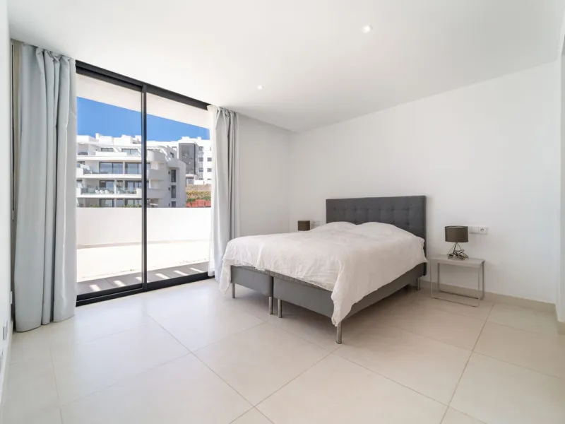 Luxury west facing penthouse, located in the exclusive urbanization of Higuerón West. Consists of entrance, hall way, spacious living-dining room with floor to ceiling glass sliding doors leading out to a large wrap around terrace of 158m2, with views of 