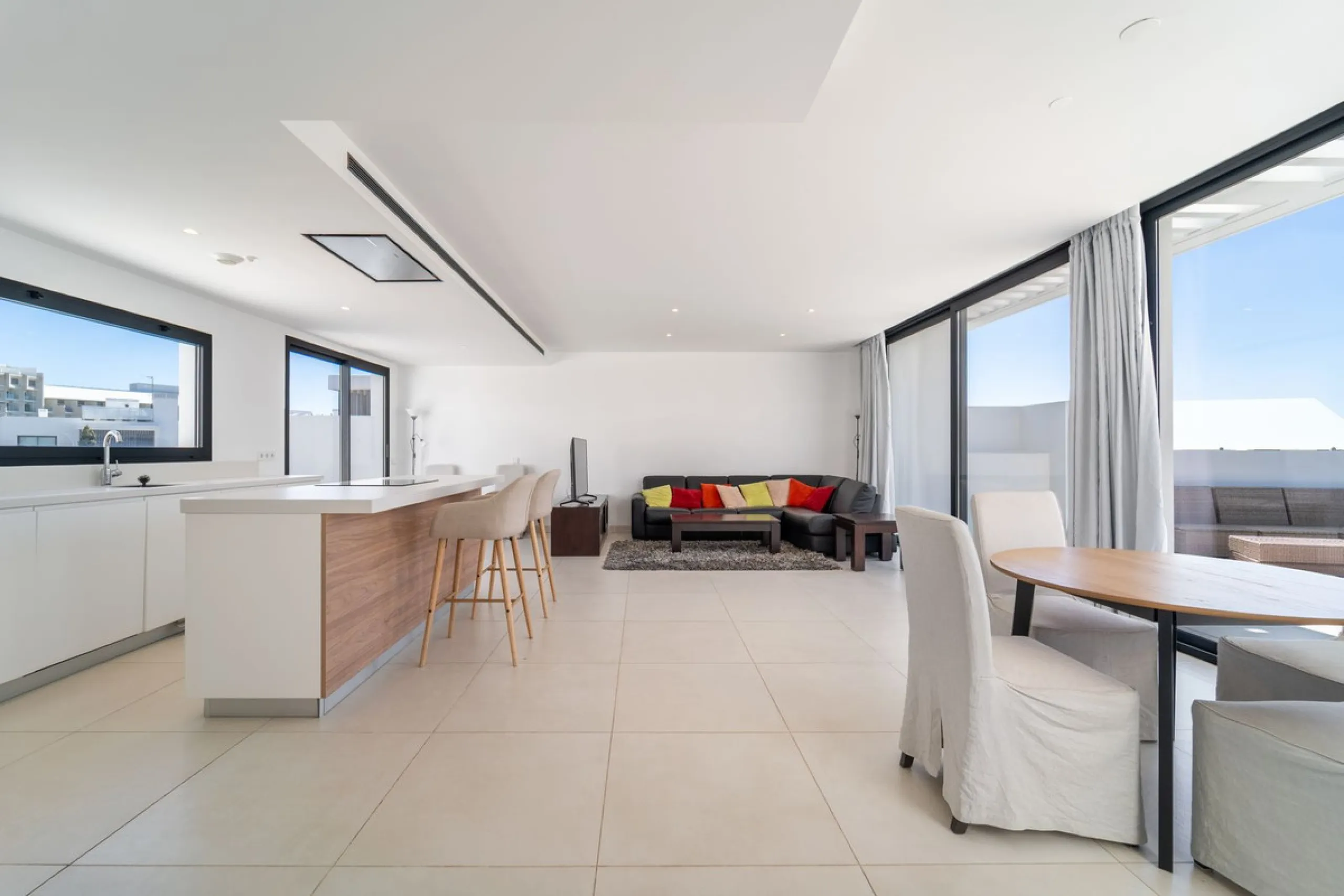 Luxury west facing penthouse, located in the exclusive urbanization of Higuerón West. Consists of entrance, hall way, spacious living-dining room with floor to ceiling glass sliding doors leading out to a large wrap around terrace of 158m2, with views of 