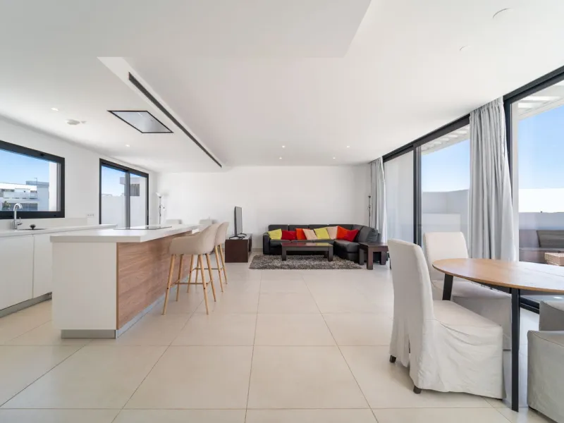 Luxury west facing penthouse, located in the exclusive urbanization of Higuerón West. Consists of entrance, hall way, spacious living-dining room with floor to ceiling glass sliding doors leading out to a large wrap around terrace of 158m2, with views of 