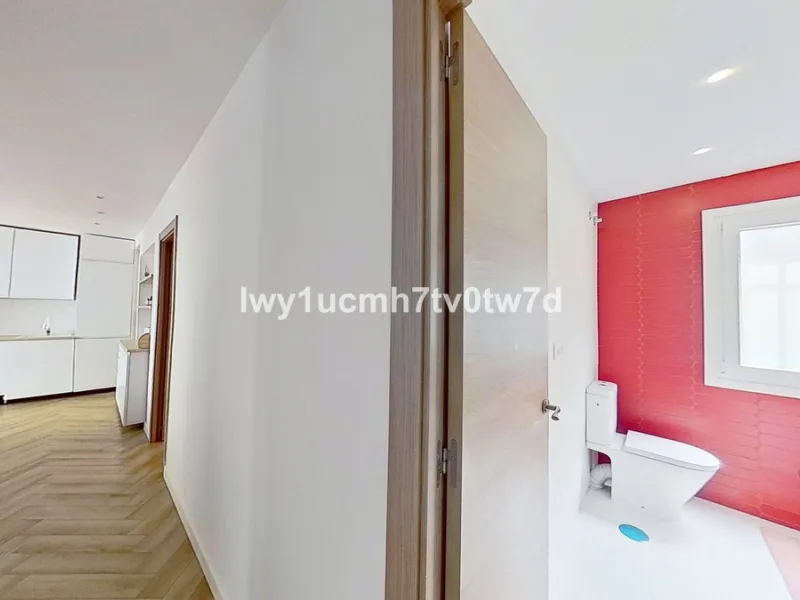 We are pleased to present this EXCLUSIVE 72 m² flat, renovated for maximum comfort in one of the most sought-after areas of Malaga, where there are 300 days of sunshine a year and a mild climate all year round. Discover your new home in the heart of Malag