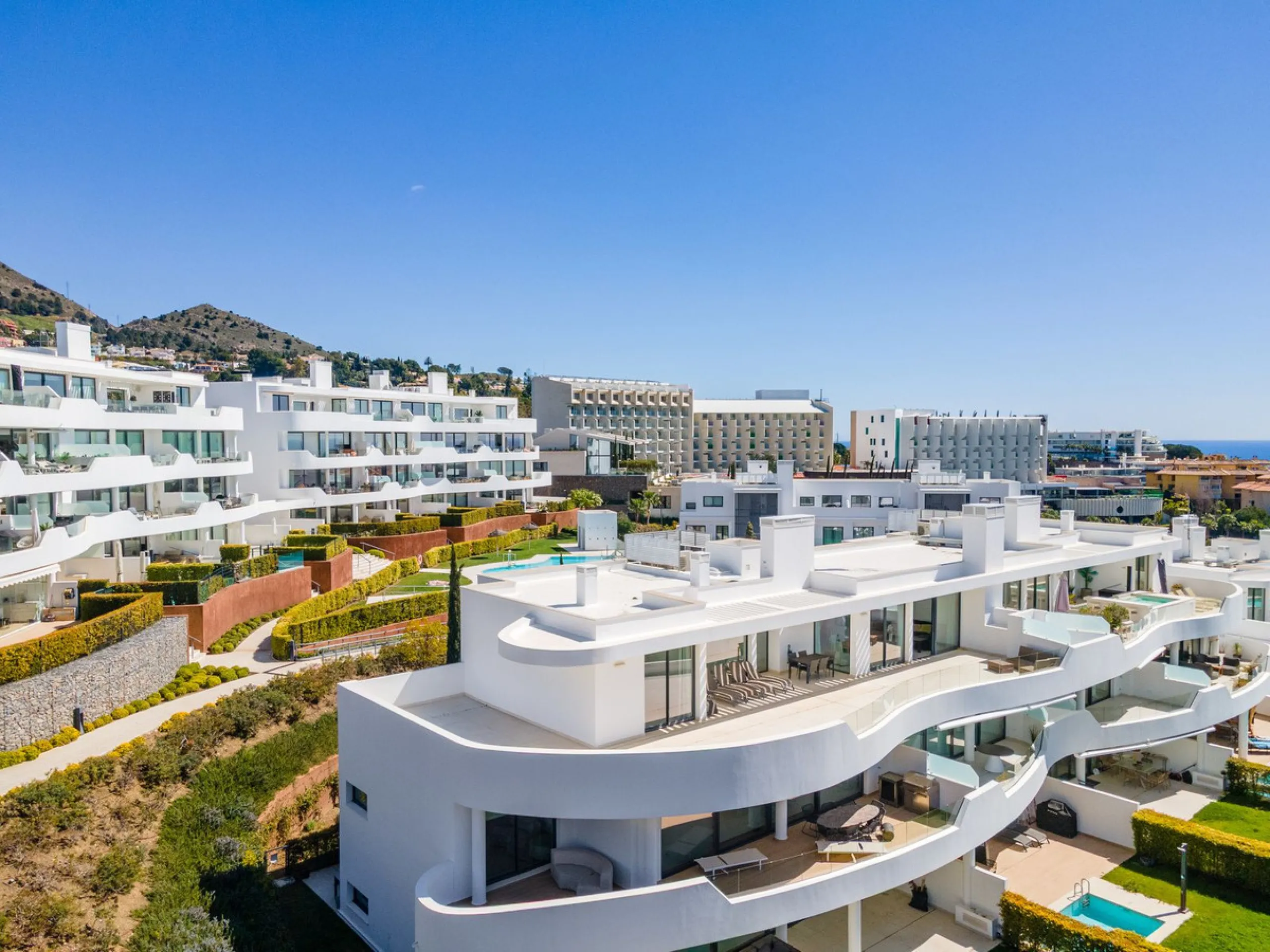Luxury west facing penthouse, located in the exclusive urbanization of Higuerón West. Consists of entrance, hall way, spacious living-dining room with floor to ceiling glass sliding doors leading out to a large wrap around terrace of 158m2, with views of 