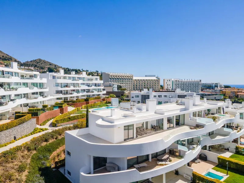 Luxury west facing penthouse, located in the exclusive urbanization of Higuerón West. Consists of entrance, hall way, spacious living-dining room with floor to ceiling glass sliding doors leading out to a large wrap around terrace of 158m2, with views of 