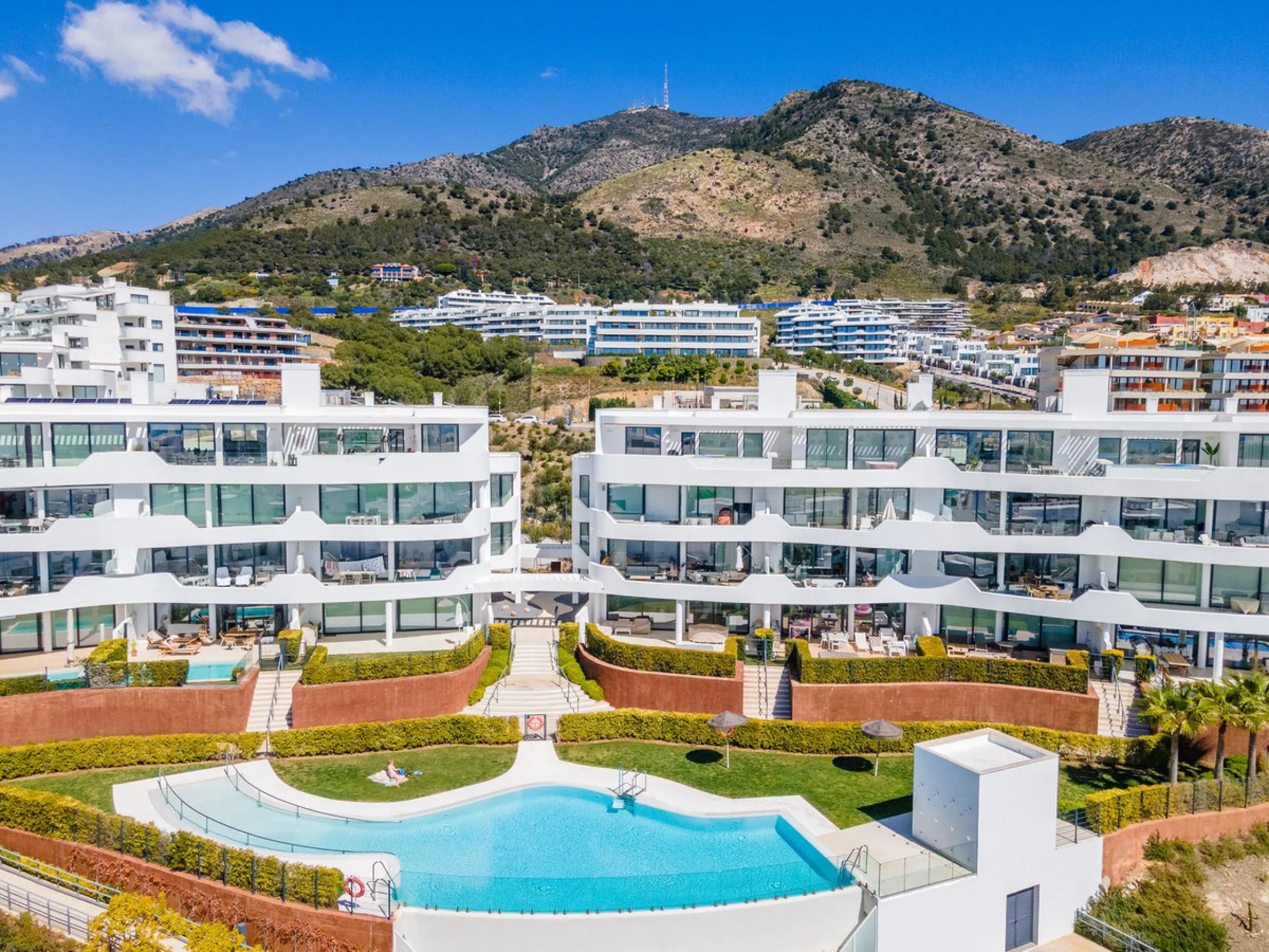 Luxury west facing penthouse, located in the exclusive urbanization of Higuerón West. Consists of entrance, hall way, spacious living-dining room with floor to ceiling glass sliding doors leading out to a large wrap around terrace of 158m2, with views of 