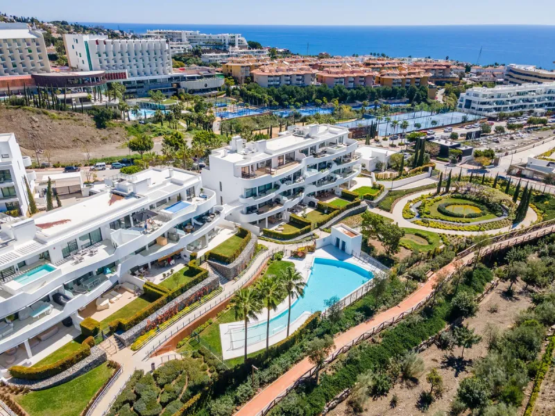 Luxury west facing penthouse, located in the exclusive urbanization of Higuerón West. Consists of entrance, hall way, spacious living-dining room with floor to ceiling glass sliding doors leading out to a large wrap around terrace of 158m2, with views of 