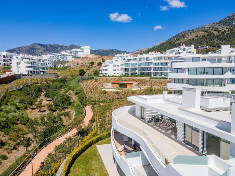 Luxury west facing penthouse, located in the exclusive urbanization of Higuerón West. Consists of entrance, hall way, spacious living-dining room with floor to ceiling glass sliding doors leading out to a large wrap around terrace of 158m2, with views of 