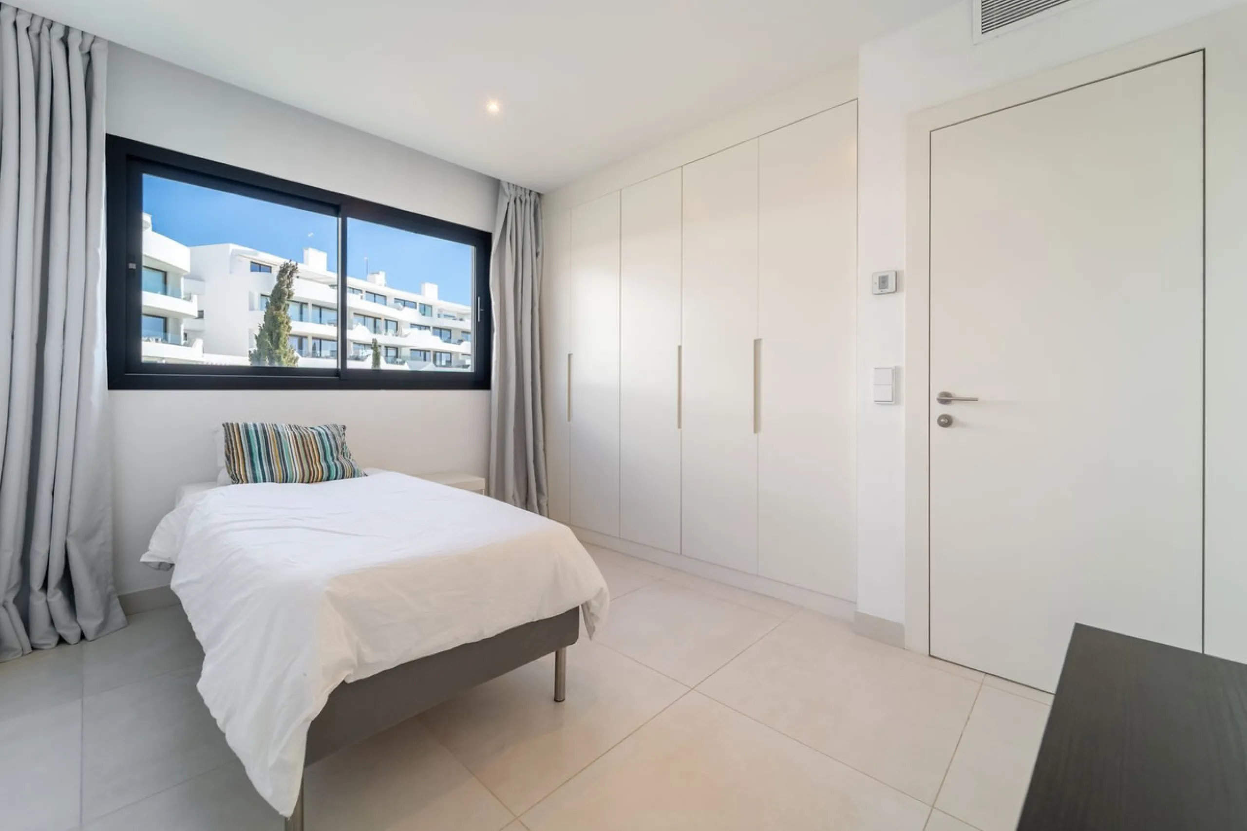 Luxury west facing penthouse, located in the exclusive urbanization of Higuerón West. Consists of entrance, hall way, spacious living-dining room with floor to ceiling glass sliding doors leading out to a large wrap around terrace of 158m2, with views of 