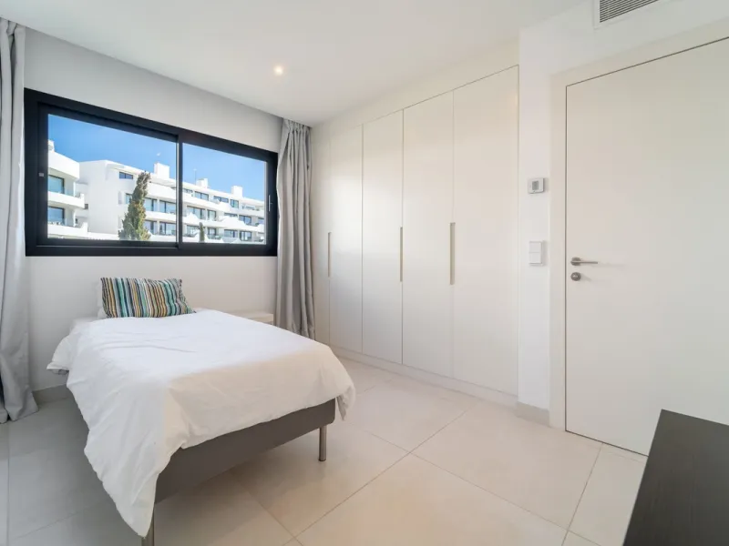 Luxury west facing penthouse, located in the exclusive urbanization of Higuerón West. Consists of entrance, hall way, spacious living-dining room with floor to ceiling glass sliding doors leading out to a large wrap around terrace of 158m2, with views of 