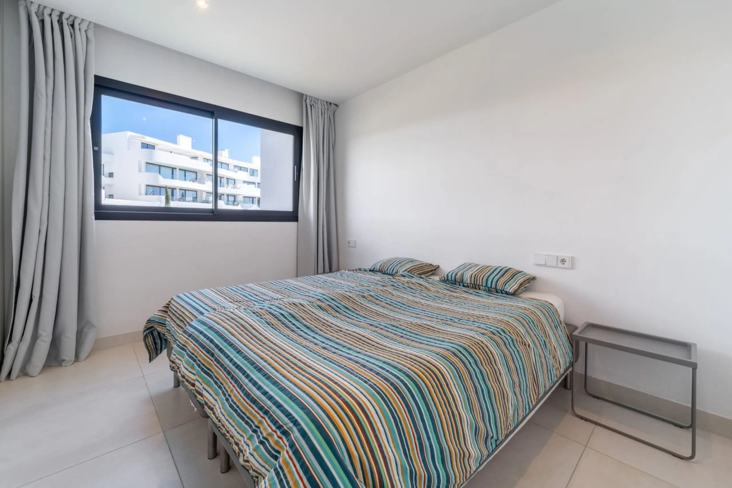 Luxury west facing penthouse, located in the exclusive urbanization of Higuerón West. Consists of entrance, hall way, spacious living-dining room with floor to ceiling glass sliding doors leading out to a large wrap around terrace of 158m2, with views of 