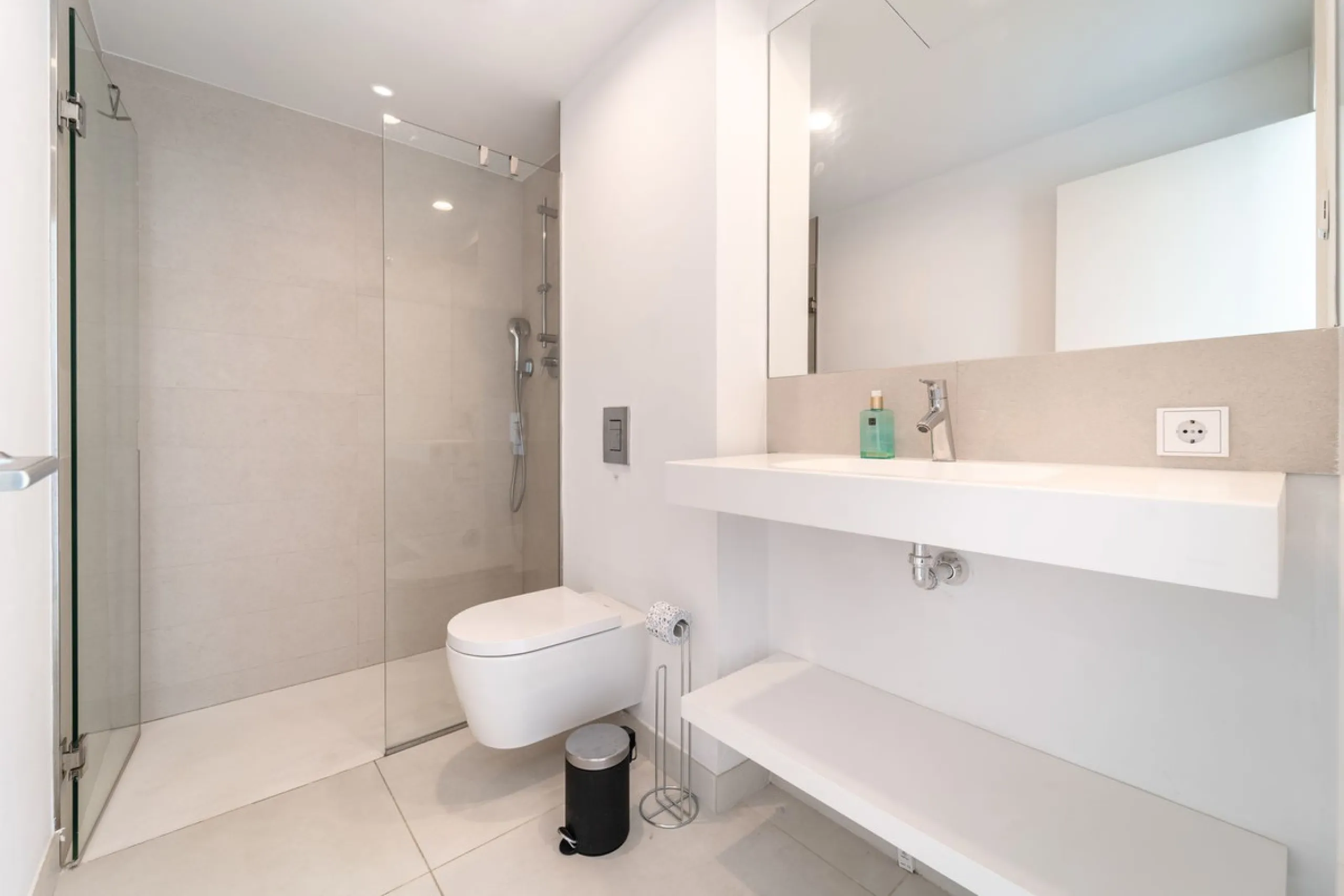 Luxury west facing penthouse, located in the exclusive urbanization of Higuerón West. Consists of entrance, hall way, spacious living-dining room with floor to ceiling glass sliding doors leading out to a large wrap around terrace of 158m2, with views of 