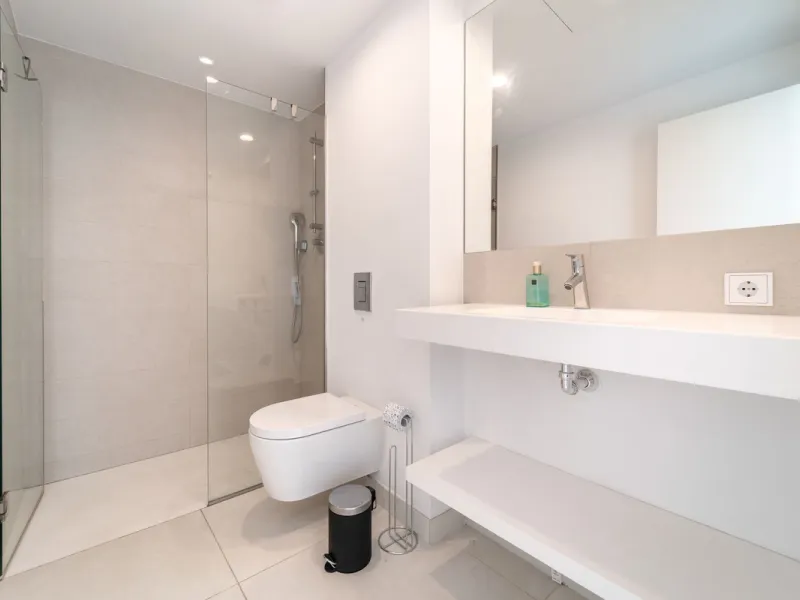 Luxury west facing penthouse, located in the exclusive urbanization of Higuerón West. Consists of entrance, hall way, spacious living-dining room with floor to ceiling glass sliding doors leading out to a large wrap around terrace of 158m2, with views of 