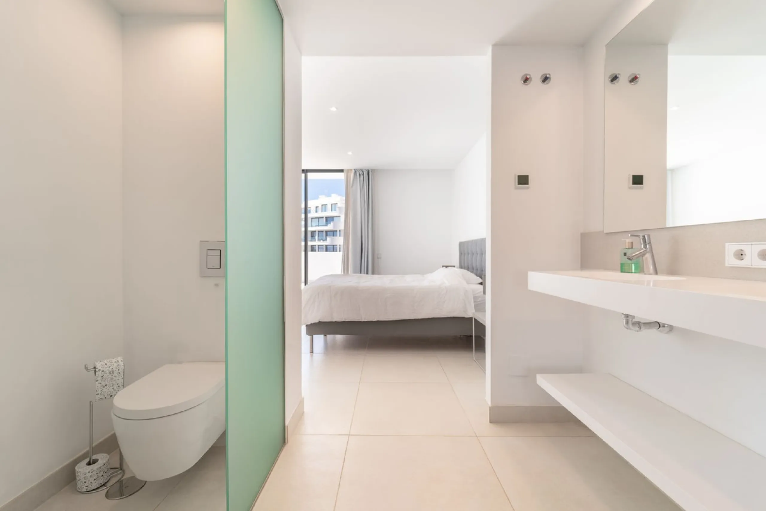 Luxury west facing penthouse, located in the exclusive urbanization of Higuerón West. Consists of entrance, hall way, spacious living-dining room with floor to ceiling glass sliding doors leading out to a large wrap around terrace of 158m2, with views of 