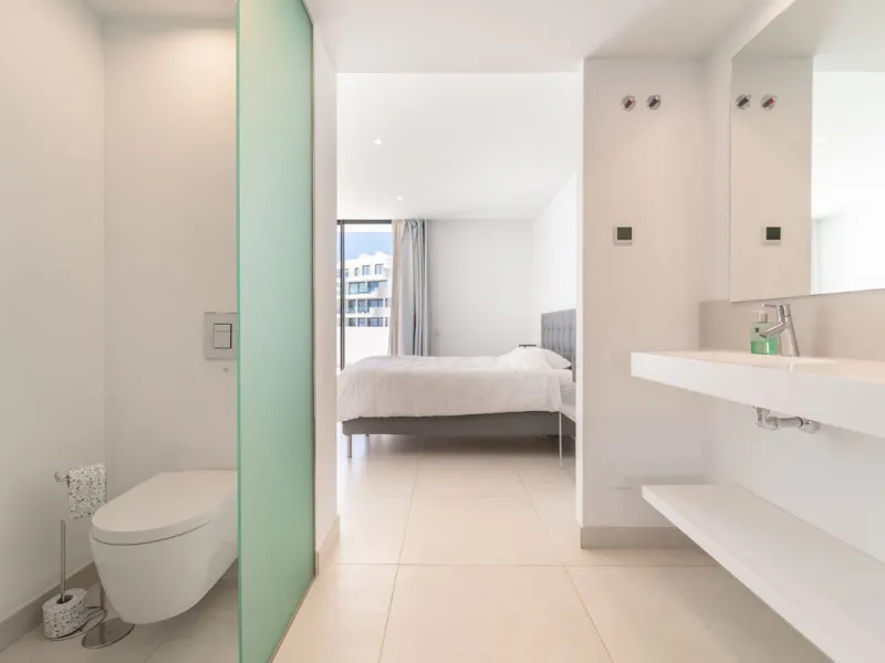 Luxury west facing penthouse, located in the exclusive urbanization of Higuerón West. Consists of entrance, hall way, spacious living-dining room with floor to ceiling glass sliding doors leading out to a large wrap around terrace of 158m2, with views of 