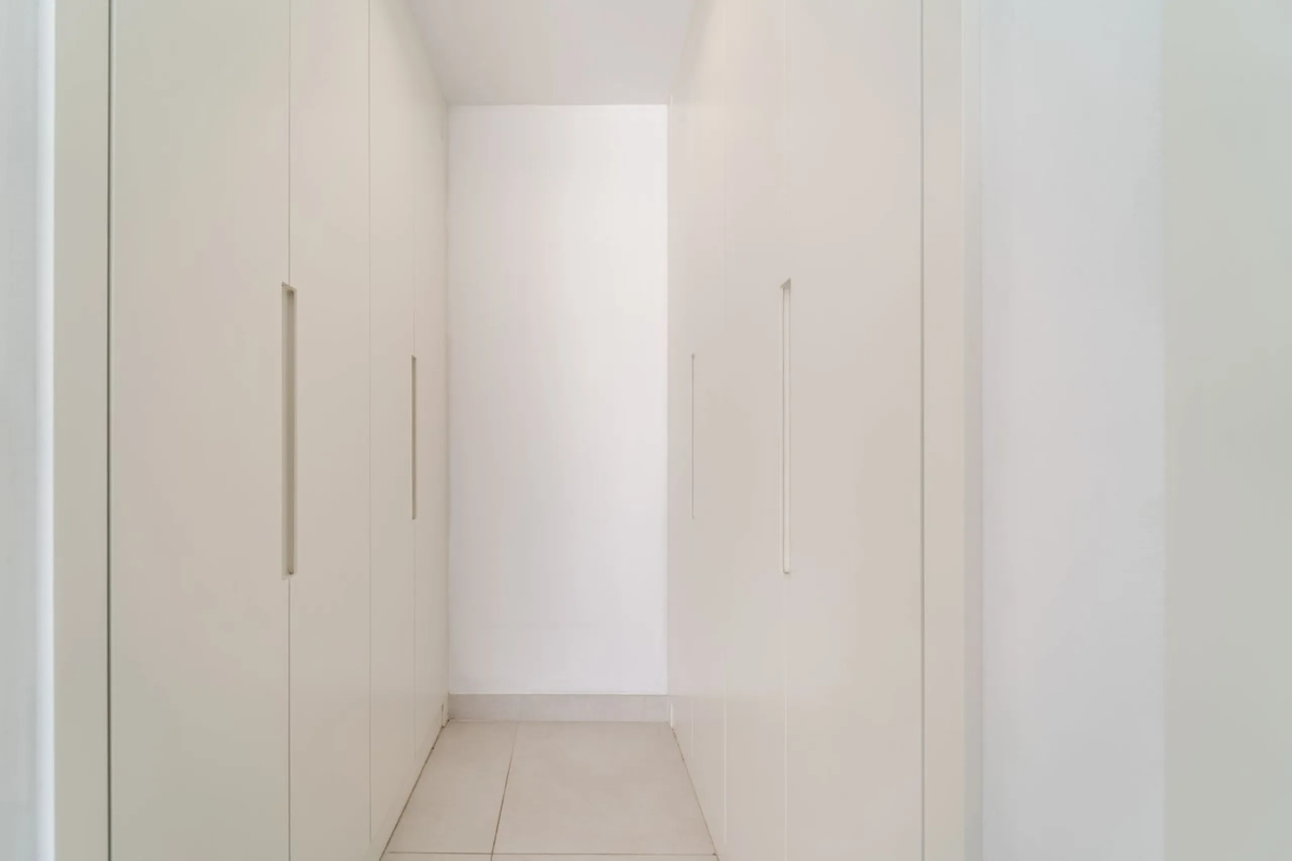 Luxury west facing penthouse, located in the exclusive urbanization of Higuerón West. Consists of entrance, hall way, spacious living-dining room with floor to ceiling glass sliding doors leading out to a large wrap around terrace of 158m2, with views of 