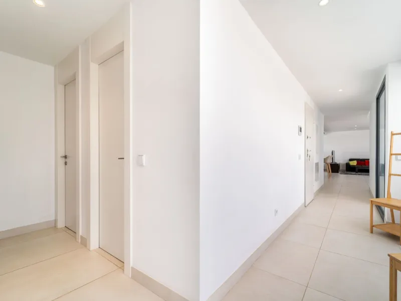 Luxury west facing penthouse, located in the exclusive urbanization of Higuerón West. Consists of entrance, hall way, spacious living-dining room with floor to ceiling glass sliding doors leading out to a large wrap around terrace of 158m2, with views of 