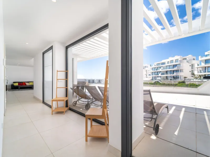 Luxury west facing penthouse, located in the exclusive urbanization of Higuerón West. Consists of entrance, hall way, spacious living-dining room with floor to ceiling glass sliding doors leading out to a large wrap around terrace of 158m2, with views of 