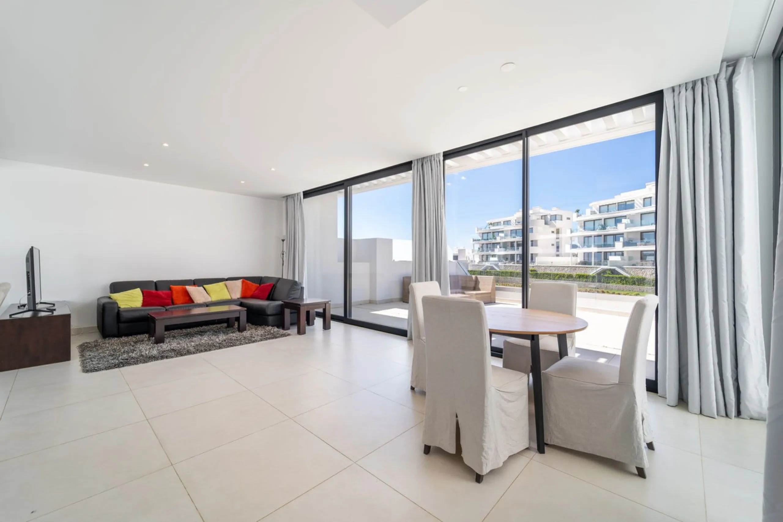 Luxury west facing penthouse, located in the exclusive urbanization of Higuerón West. Consists of entrance, hall way, spacious living-dining room with floor to ceiling glass sliding doors leading out to a large wrap around terrace of 158m2, with views of 