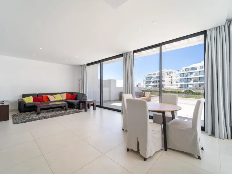 Luxury west facing penthouse, located in the exclusive urbanization of Higuerón West. Consists of entrance, hall way, spacious living-dining room with floor to ceiling glass sliding doors leading out to a large wrap around terrace of 158m2, with views of 