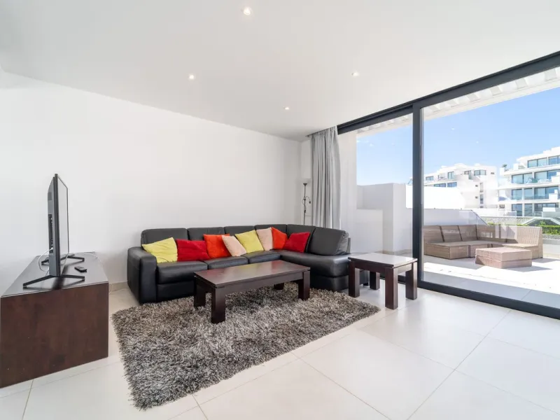 Luxury west facing penthouse, located in the exclusive urbanization of Higuerón West. Consists of entrance, hall way, spacious living-dining room with floor to ceiling glass sliding doors leading out to a large wrap around terrace of 158m2, with views of 