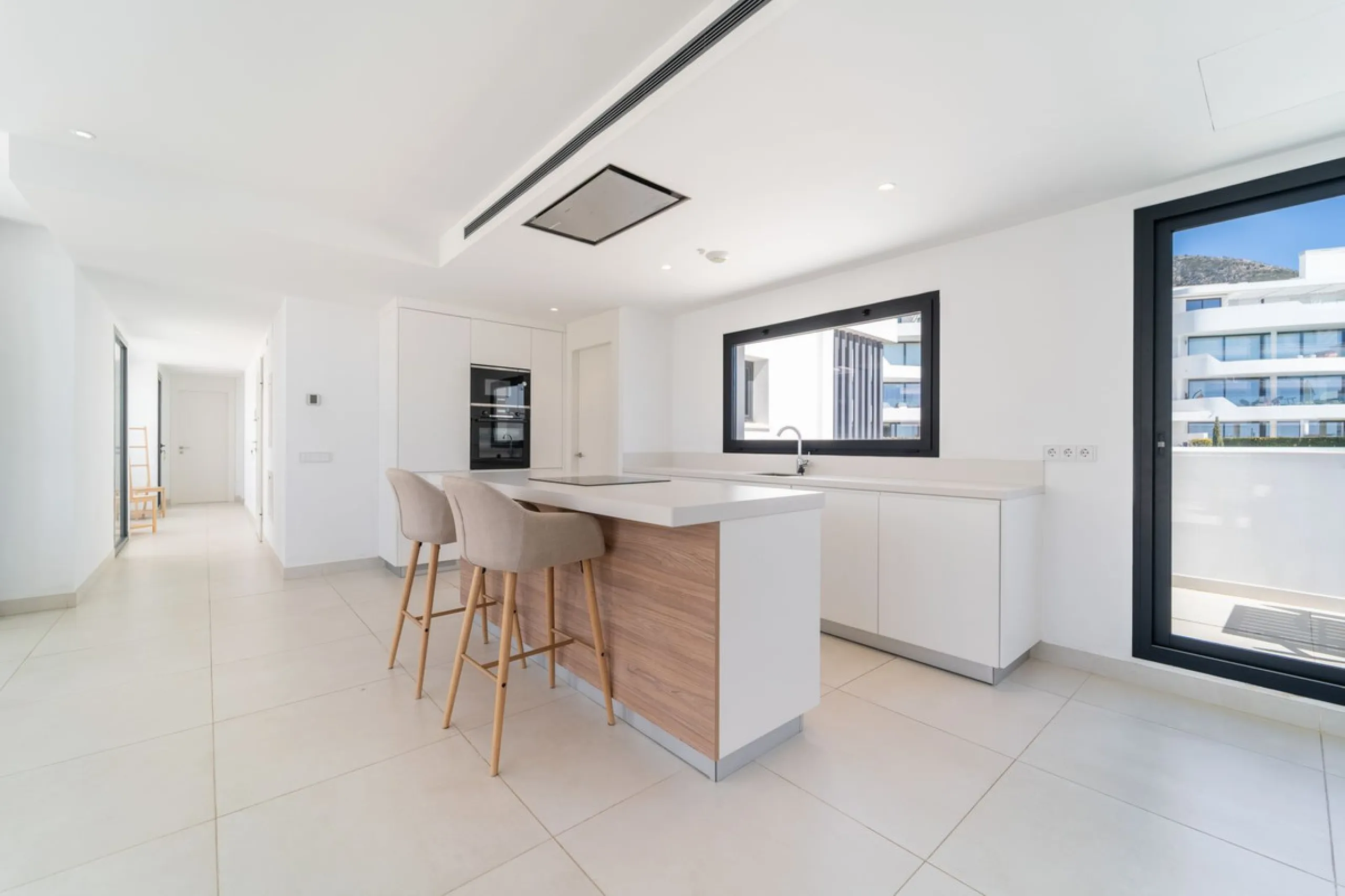 Luxury west facing penthouse, located in the exclusive urbanization of Higuerón West. Consists of entrance, hall way, spacious living-dining room with floor to ceiling glass sliding doors leading out to a large wrap around terrace of 158m2, with views of 